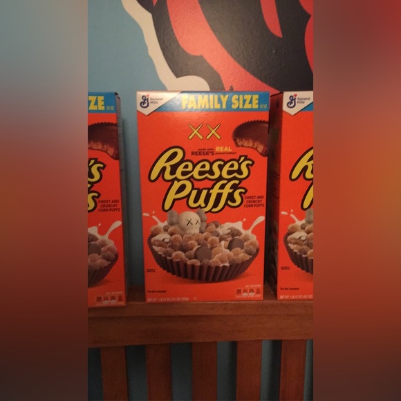 KAWS Reese’s puff cereal - Picture 3 of 6